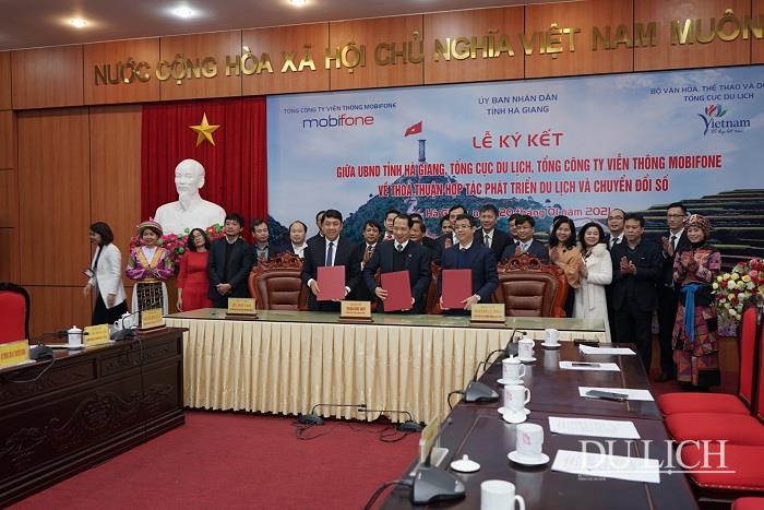 Lễ ký kết thỏa thuận hợp tác phát triển du lịch thông qua chuyển đổi số và du lịch thông minh giữa Tổng cục Du lịch, Mobifone và UBND tỉnh Hà Giang